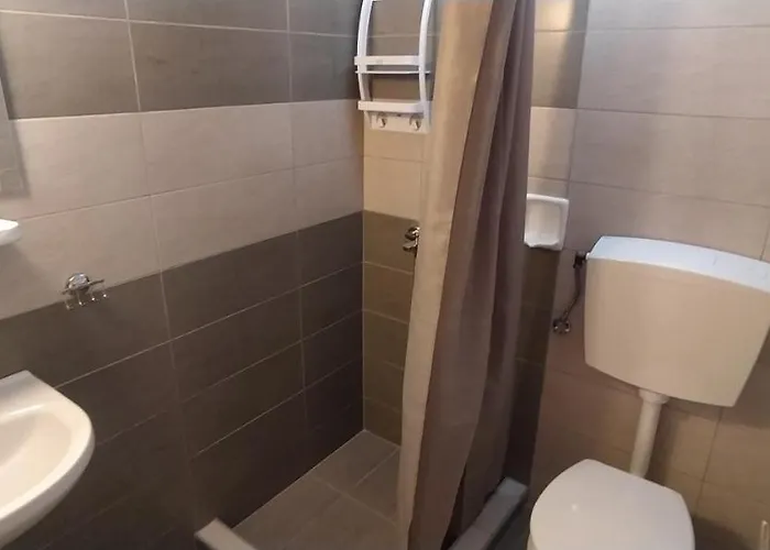 ホテル Anna Christina カメナブルナ